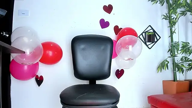 Maximo   online show from February 19, 2025, 8:52 pm