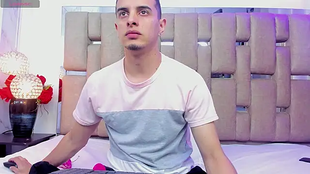 Maximo   online show from September 9, 2025, 12:37 pm