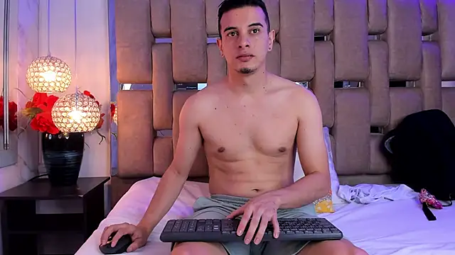 Maximo   online show from September 10, 2025, 8:42 pm