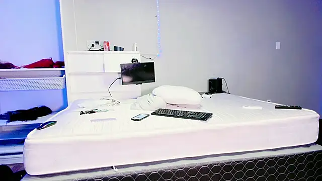 Snapshot of THICKwithDICKK chatting on March 22, 2025, 9:42 pm THICKwithDICKK online show from March 22, 2025, 9:42 pm