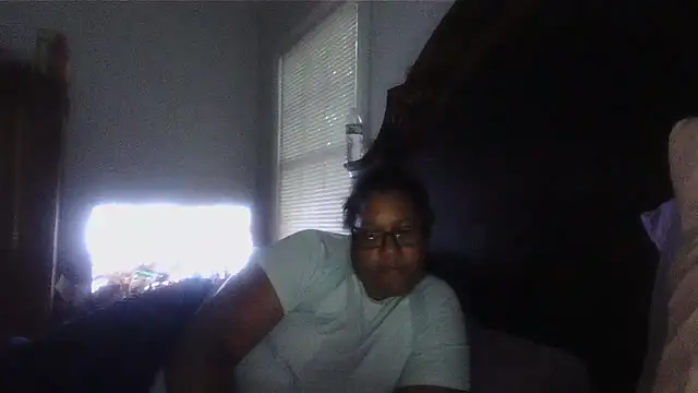 ebonyred online show from May 17, 2026, 12:19 am