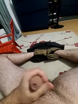 doudoucharlyc4 online show from April 14, 2026, 10:27 pm