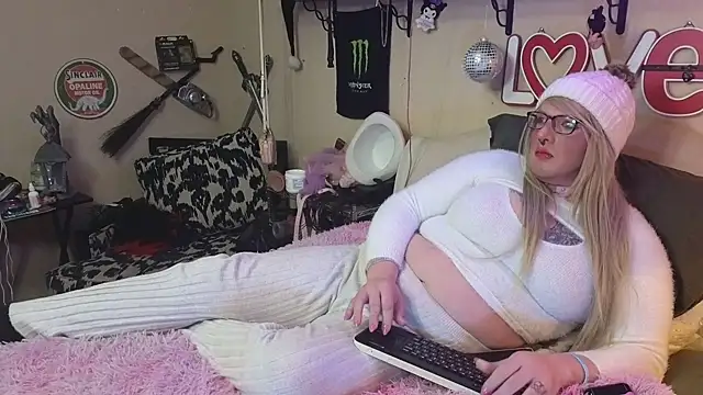 Blakelytgirl online show from February 6, 2025, 5:30 pm