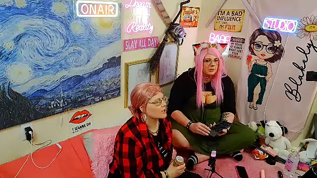 Blakelytgirl online show from April 1, 2026, 3:42 pm