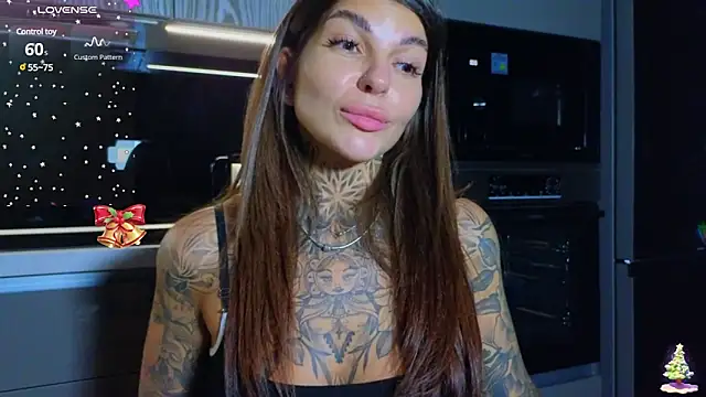 Snapshot of tattooedBabyy chatting on January 10, 2025, 2:23 pm tattooedBabyy online show from January 10, 2025, 2:23 pm