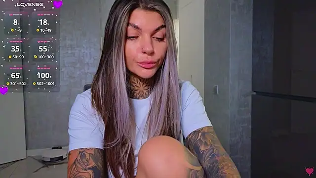 Snapshot of tattooedBabyy chatting on February 6, 2025, 10:48 am tattooedBabyy online show from February 6, 2025, 10:48 am