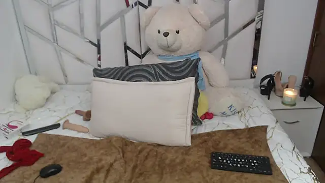 celestesouzalatin online show from March 18, 2026, 12:03 am