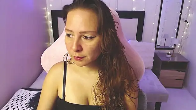 Snapshot of camila_delarosa chatting on June 30, 2026, 3:24 pm camila delarosa online show from June 30, 2026, 3:24 pm