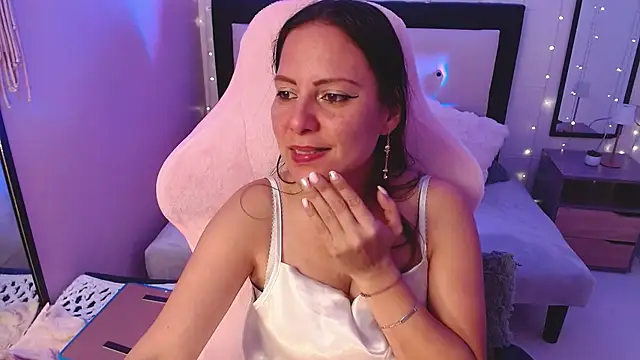 Snapshot of camila_delarosa chatting on July 28, 2026, 6:20 pm camila delarosa online show from July 28, 2026, 6:20 pm
