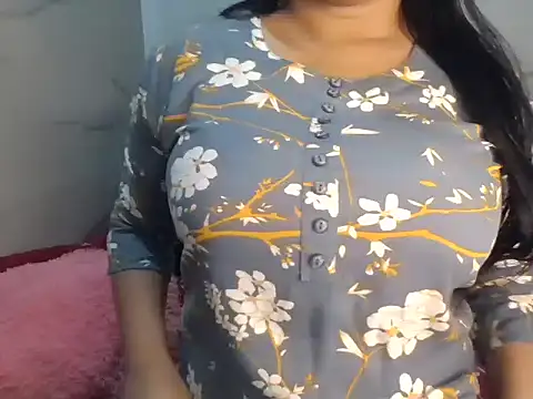Trezza online show from July 4, 2026, 7:53 pm
