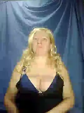 Snapshot of FameLara chatting on January 21, 2025, 11:13 pm FameLara online show from January 21, 2025, 11:13 pm