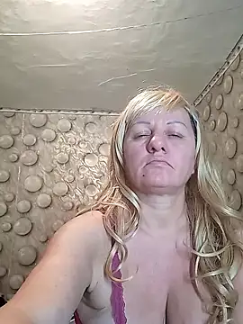 Snapshot of FameLara chatting on January 14, 2026, 12:22 pm FameLara online show from January 14, 2026, 12:22 pm