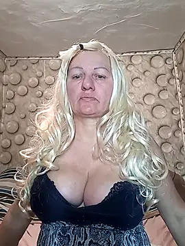 Snapshot of FameLara chatting on April 9, 2026, 1:38 am FameLara online show from April 9, 2026, 1:38 am