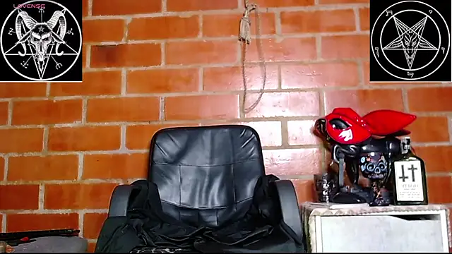 Snapshot of Domina_Lilith chatting on January 15, 2025, 6:43 am Domina Lilith online show from January 15, 2025, 6:43 am