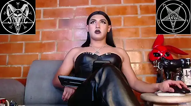 Snapshot of Domina_Lilith chatting on February 17, 2025, 6:31 am Domina Lilith online show from February 17, 2025, 6:31 am