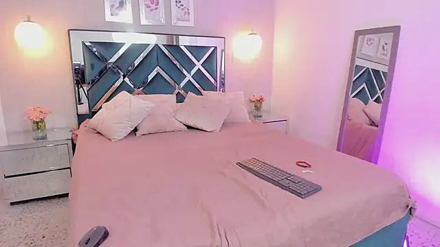 Snapshot of Miakhalifa_7 chatting on February 7, 2025, 11:34 am Miakhalifa 7 online show from February 7, 2025, 11:34 am