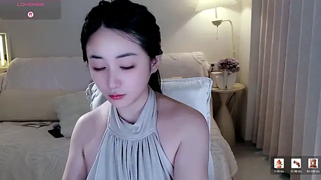 Snapshot of Eileen-886 chatting on June 10, 2026, 11:57 pm Eileen-886 online show from June 10, 2026, 11:57 pm