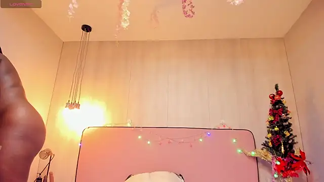 ShairaCoxx online show from December 27, 2024, 11:50 am