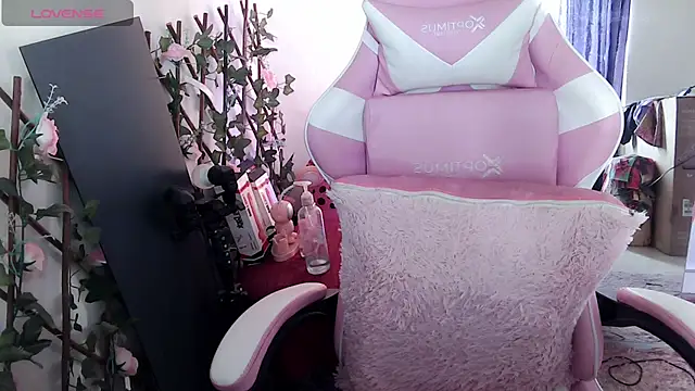 Magic-Smilee online show from April 13, 2026, 3:17 pm