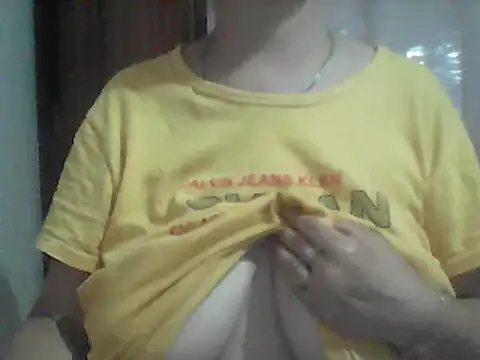 Snapshot of AnaXBerry chatting on June 25, 2026, 6:23 pm AnaXBerry online show from June 25, 2026, 6:23 pm