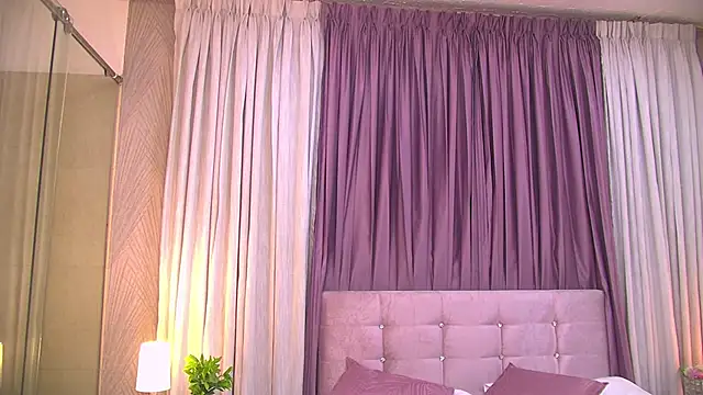 Lilly Peach22 online show from January 18, 2025, 6:10 pm