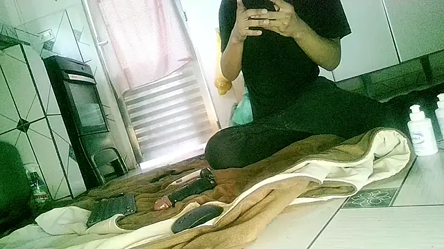 UncutToyBoy23cm online show from October 21, 2025, 7:25 pm