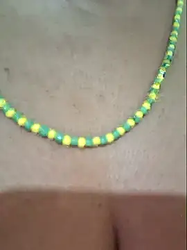 gatadeojosclaros online show from November 5, 2025, 2:33 am