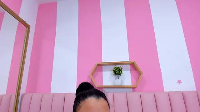 ISABELLA 020 online show from March 12, 2025, 11:09 am