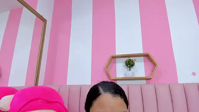 ISABELLA 020 online show from December 5, 2025, 2:25 pm