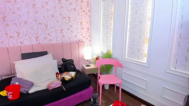 Snapshot of Georgina-coule chatting on December 2, 2024, 12:18 pm Georgina-coule online show from December 2, 2024, 12:18 pm