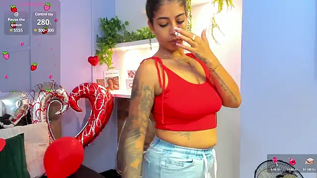 Snapshot of Georgina-coule chatting on February 18, 2025, 12:17 pm Georgina-coule online show from February 18, 2025, 12:17 pm