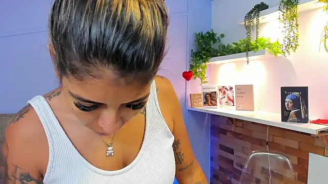 Snapshot of Georgina-coule chatting on February 19, 2025, 12:22 pm Georgina-coule online show from February 19, 2025, 12:22 pm