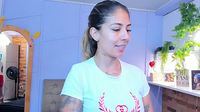 Snapshot of Georgina-coule chatting on September 17, 2025, 3:24 pm Georgina-coule online show from September 17, 2025, 3:24 pm