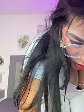 Snapshot of Kylie2211 chatting on January 30, 2025, 2:38 am Kylie2211 online show from January 30, 2025, 2:38 am