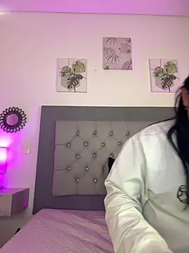 Snapshot of Kylie2211 chatting on March 18, 2025, 12:14 pm Kylie2211 online show from March 18, 2025, 12:14 pm