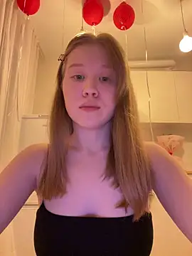 Eva Weyne online show from April 3, 2026, 9:57 pm