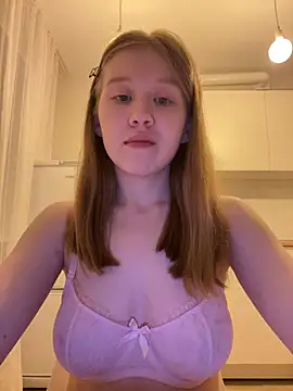Snapshot of Eva_Weyne chatting on April 23, 2026, 8:33 pm Eva Weyne online show from April 23, 2026, 8:33 pm