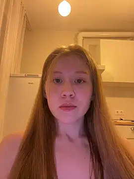 Snapshot of Eva_Weyne chatting on July 4, 2026, 9:43 pm Eva Weyne online show from July 4, 2026, 9:43 pm