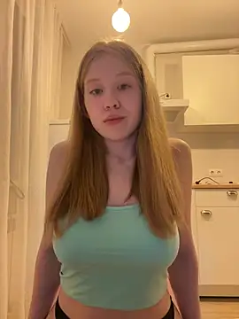 Snapshot of Eva_Weyne chatting on July 12, 2026, 9:50 pm Eva Weyne online show from July 12, 2026, 9:50 pm