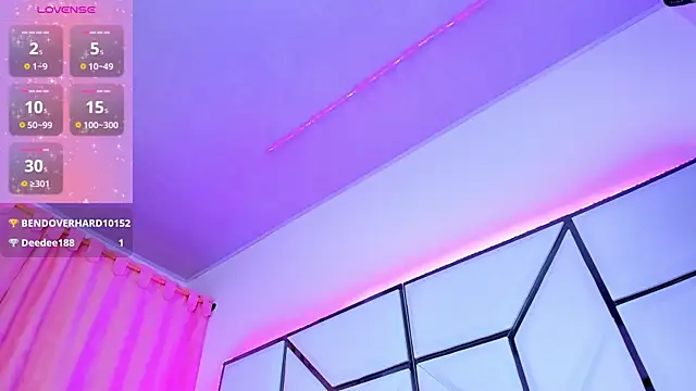 Snapshot of SarayRoyse chatting on January 14, 2025, 10:23 pm SarayRoyse online show from January 14, 2025, 10:23 pm