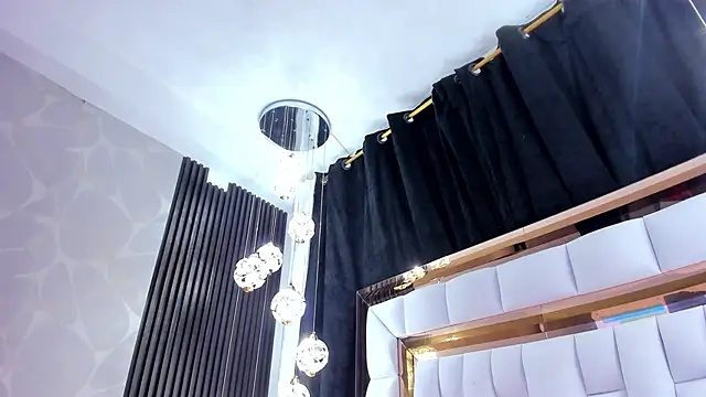 Snapshot of SarayRoyse chatting on October 1, 2025, 7:31 pm SarayRoyse online show from October 1, 2025, 7:31 pm