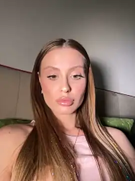 Snapshot of Sweet__Milly chatting on May 7, 2026, 3:06 pm Sweet Milly online show from May 7, 2026, 3:06 pm