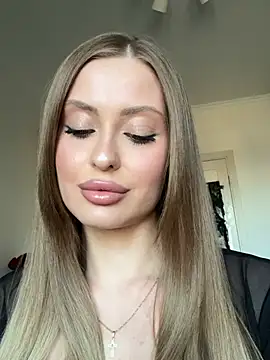 Snapshot of Sweet__Milly chatting on May 13, 2026, 3:31 pm Sweet Milly online show from May 13, 2026, 3:31 pm