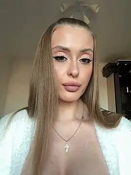 Snapshot of Sweet__Milly chatting on June 3, 2026, 4:45 pm Sweet Milly online show from June 3, 2026, 4:45 pm
