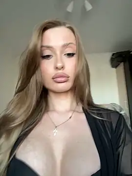Snapshot of Sweet__Milly chatting on June 17, 2026, 2:07 pm Sweet Milly online show from June 17, 2026, 2:07 pm