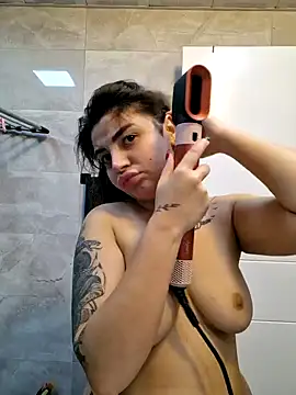 Snapshot of Esmertarcinim chatting on January 6, 2025, 1:41 pm Esmertarcinim online show from January 6, 2025, 1:41 pm