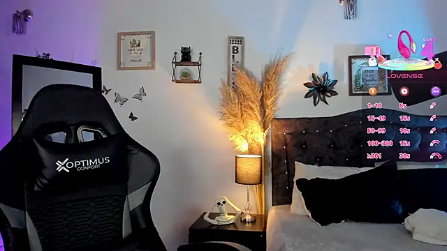 Snapshot of devlin_violett chatting on September 16, 2025, 12:00 am devlin violett online show from September 16, 2025, 12:00 am