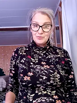 irinamaux online show from September 29, 2025, 12:32 pm