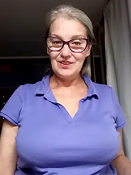 irinamaux online show from October 4, 2025, 8:07 pm