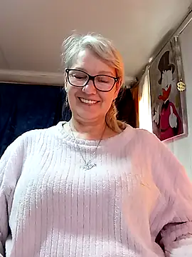 Snapshot of irinamaux chatting on May 16, 2026, 6:43 am irinamaux online show from May 16, 2026, 6:43 am